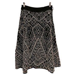 Banana Republic Black skirt w/ white embroider laser cut pattern Size 4